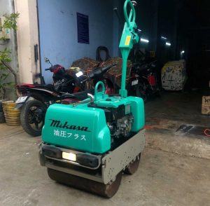 Lu dắt tay đồng tháp